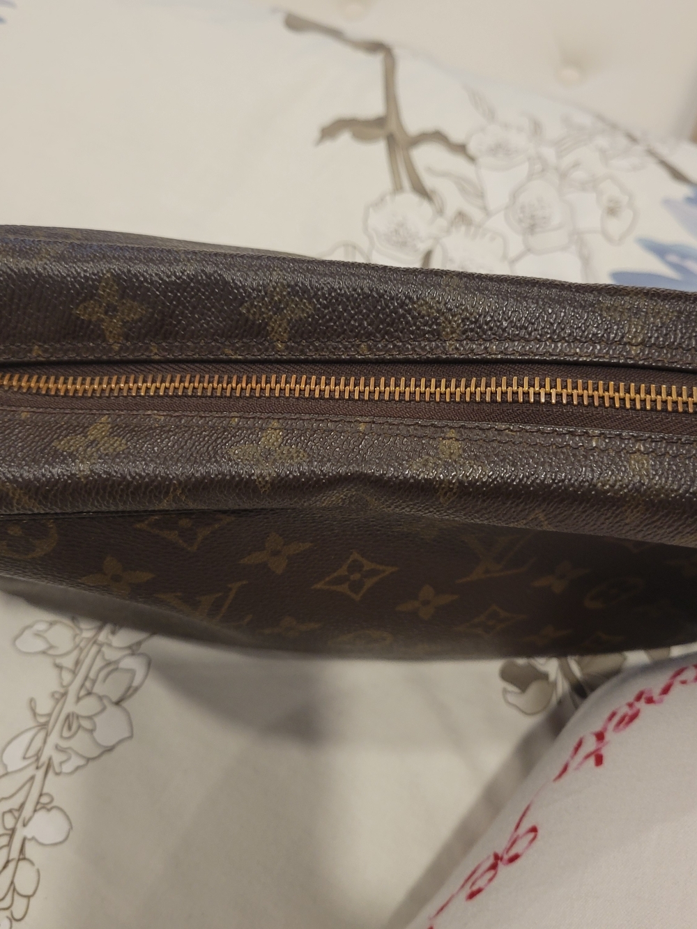 Louis Vuitton Monogram Canvas Toiletry Pouch in Brown and Tan Size 28 - Picture 3 of 6